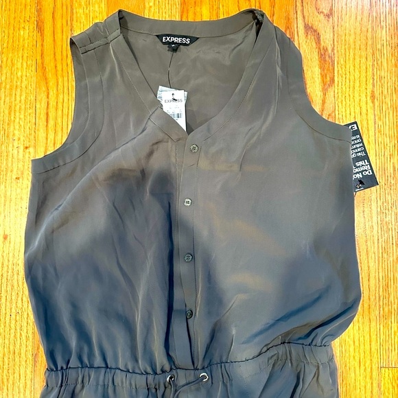 New Express women’s Sleeveless Jumpsuit - Picture 2 of 4